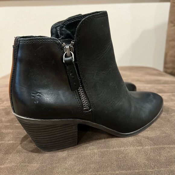 Frye Judith Double Zip Bootie Ankle Boot Heel Black Leather 7M - Picture 9 of 13